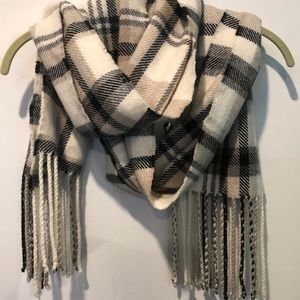 Banana Republic Accessories - Banana republic plaid scarf Banana Republic Accessories - Banana republic plaid scarf
